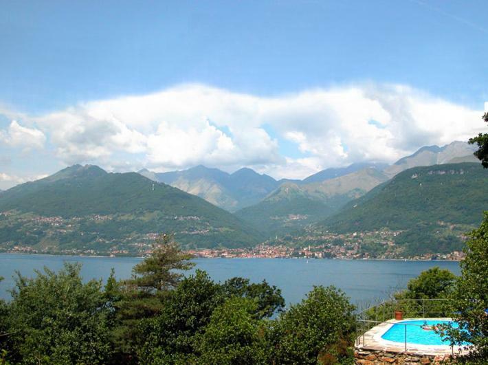 Villa Erica con piscina privata sul lago di Como Colico Esterno foto
