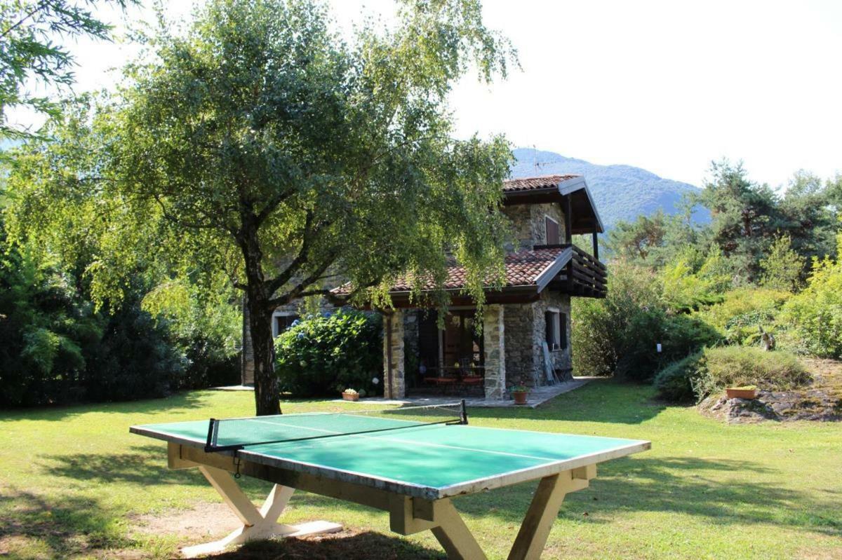 Villa Erica con piscina privata sul lago di Como Colico Esterno foto