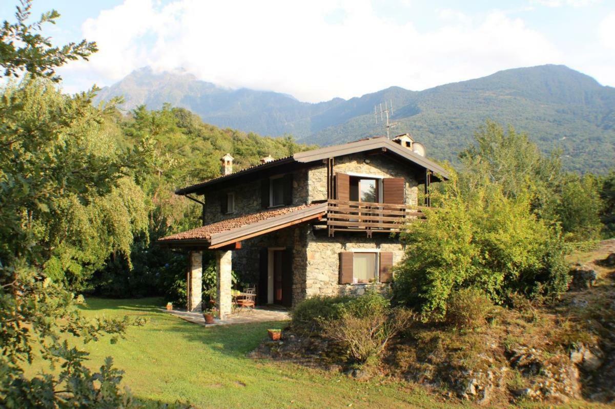 Villa Erica con piscina privata sul lago di Como Colico Esterno foto